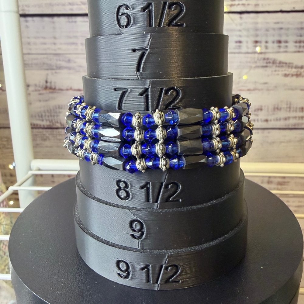 Magnetic Black and Blue Beaded Bracelet - Picture 6 of 6